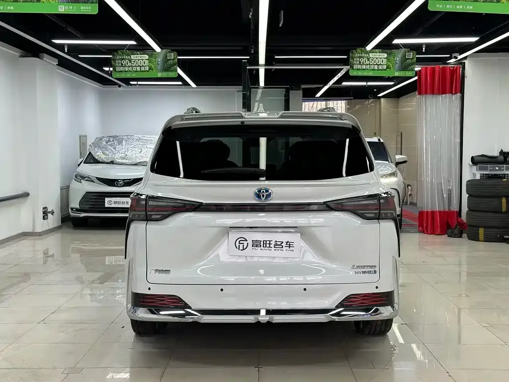 Toyota Sienna 2024 из CN, фото 2