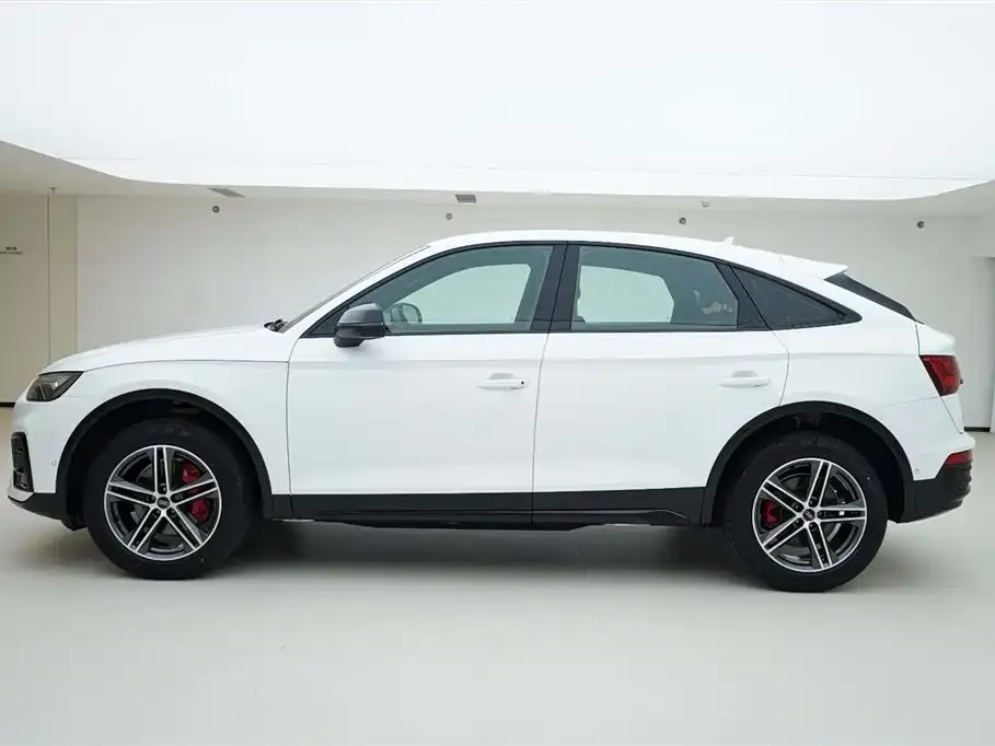 Audi Q5L Sportback — фото 3