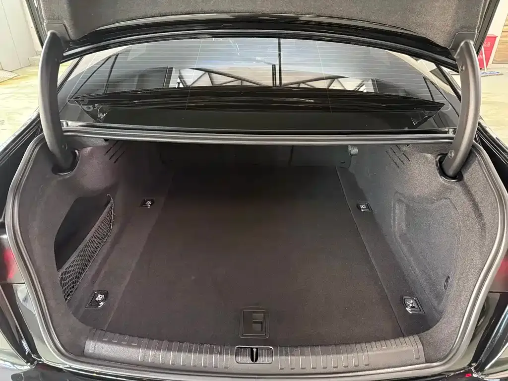 Audi A6L 2022 из CN, фото 2