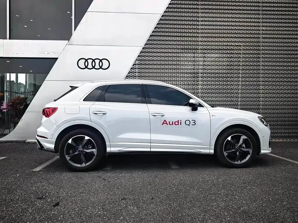 Audi Q3 2023 из CN, фото 7