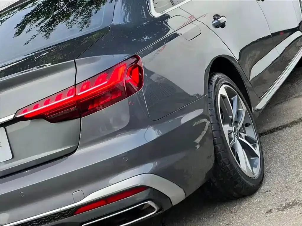Audi A4L 2023 из CN, фото 2