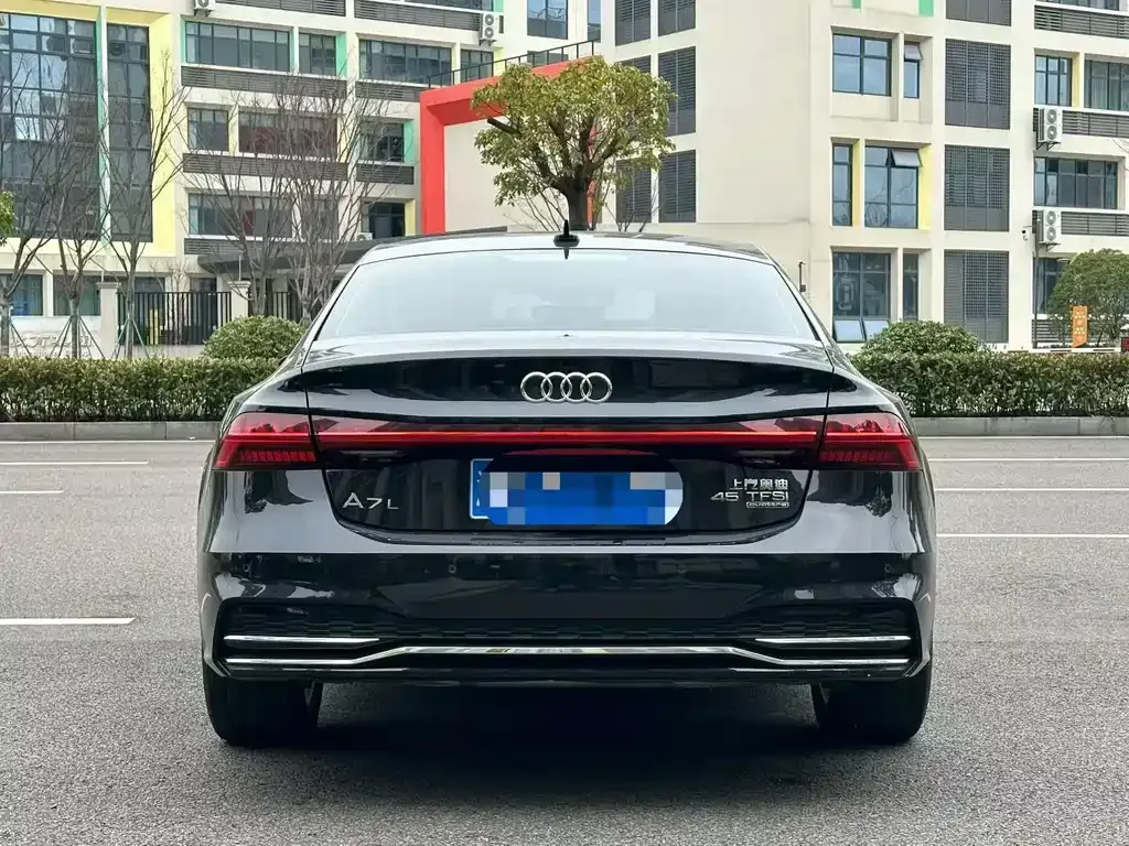 Audi A7L 2023 из CN, фото 6