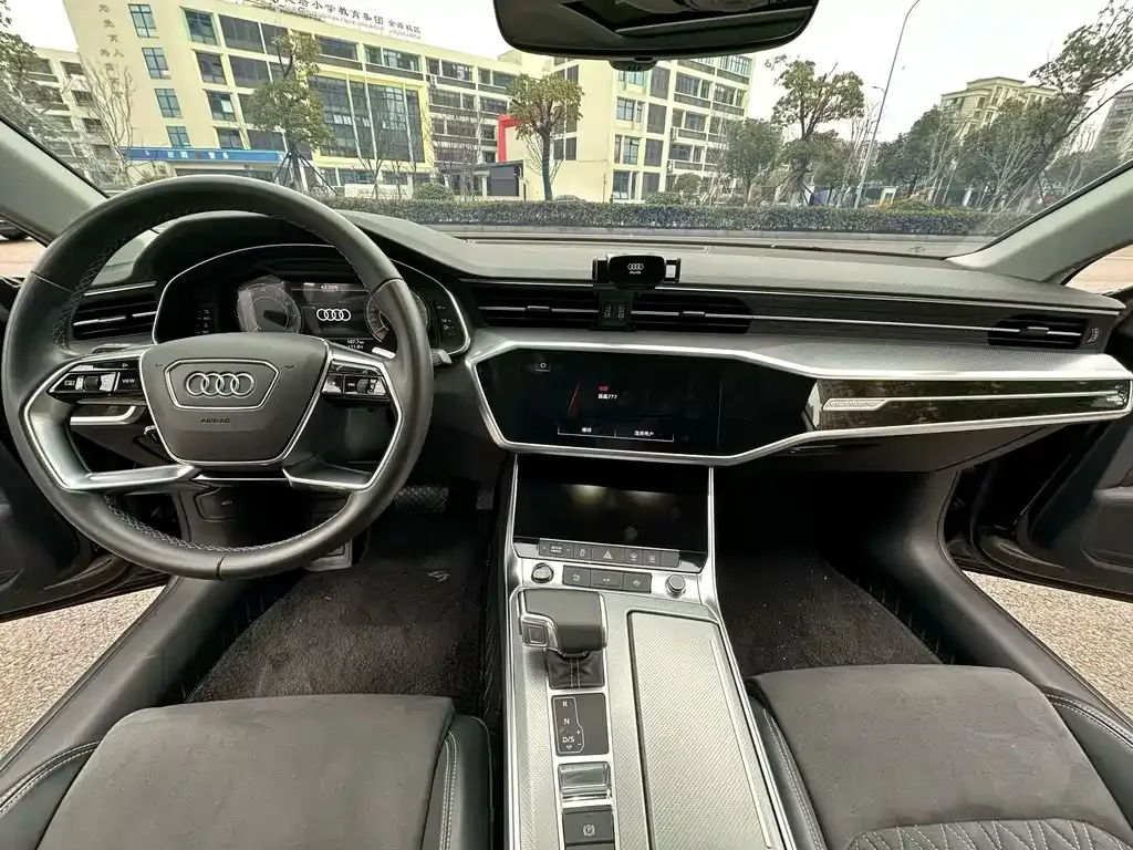 Audi A7L 2023 из CN, фото 3