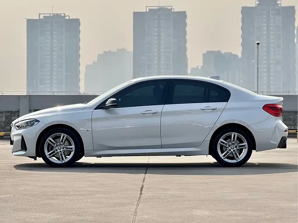 BMW 1 Series 2023 из CN, фото 6