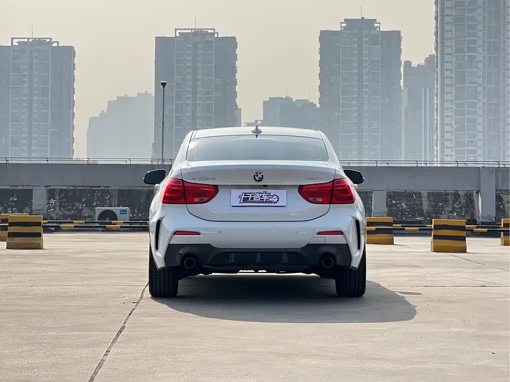 BMW 1 Series 2023 из CN, фото 8