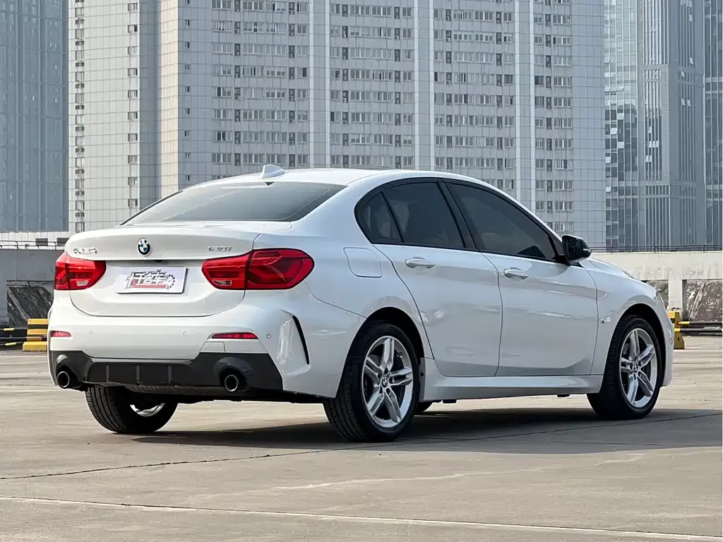 BMW 1 Series 2023 из CN, фото 4