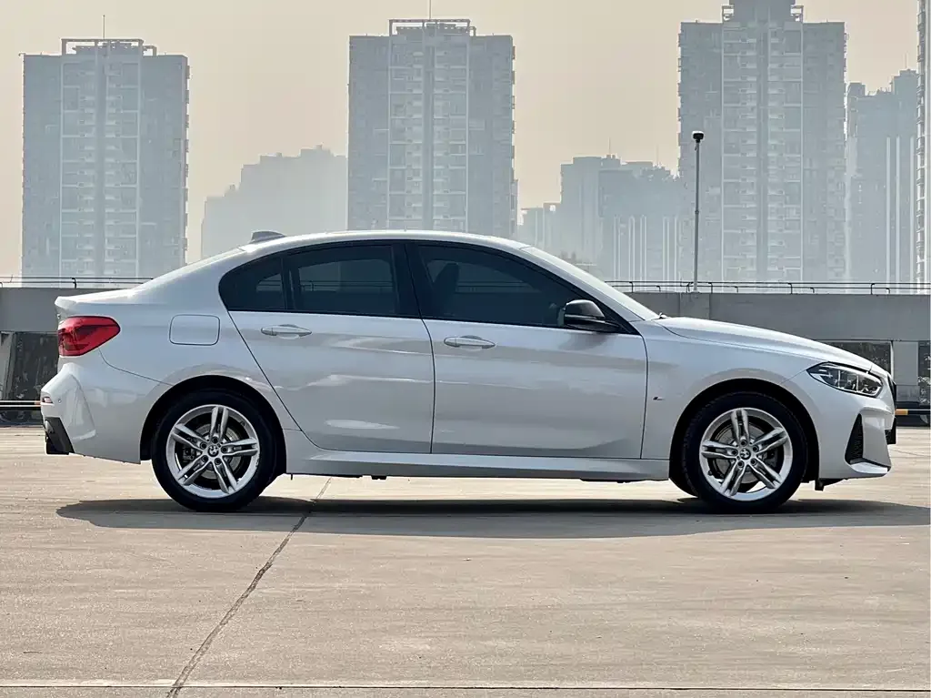 BMW 1 Series 2023 из CN, фото 10
