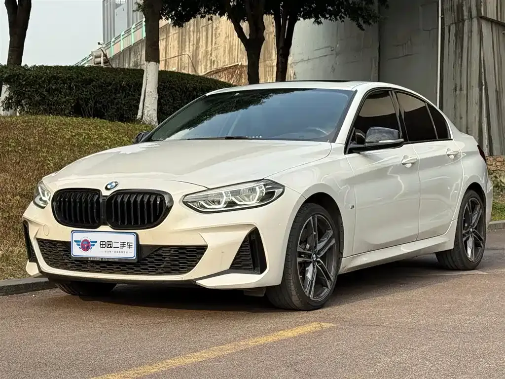 BMW 1 Series 2021 из CN, фото 1