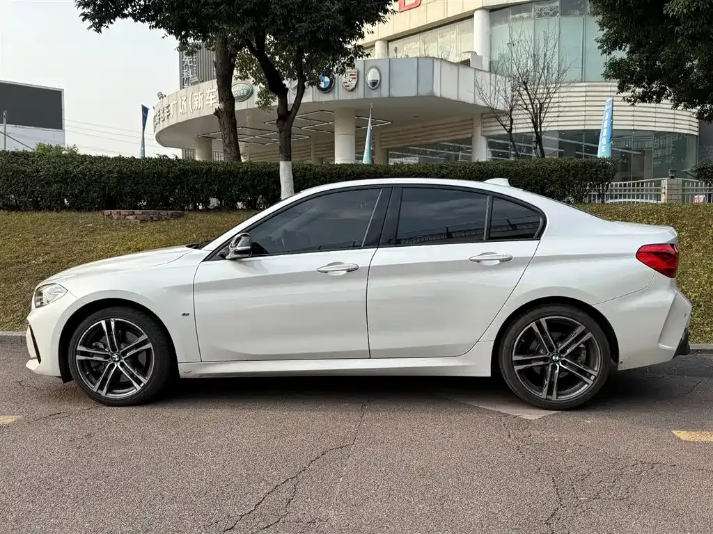 BMW 1 Series 2021 из CN, фото 9