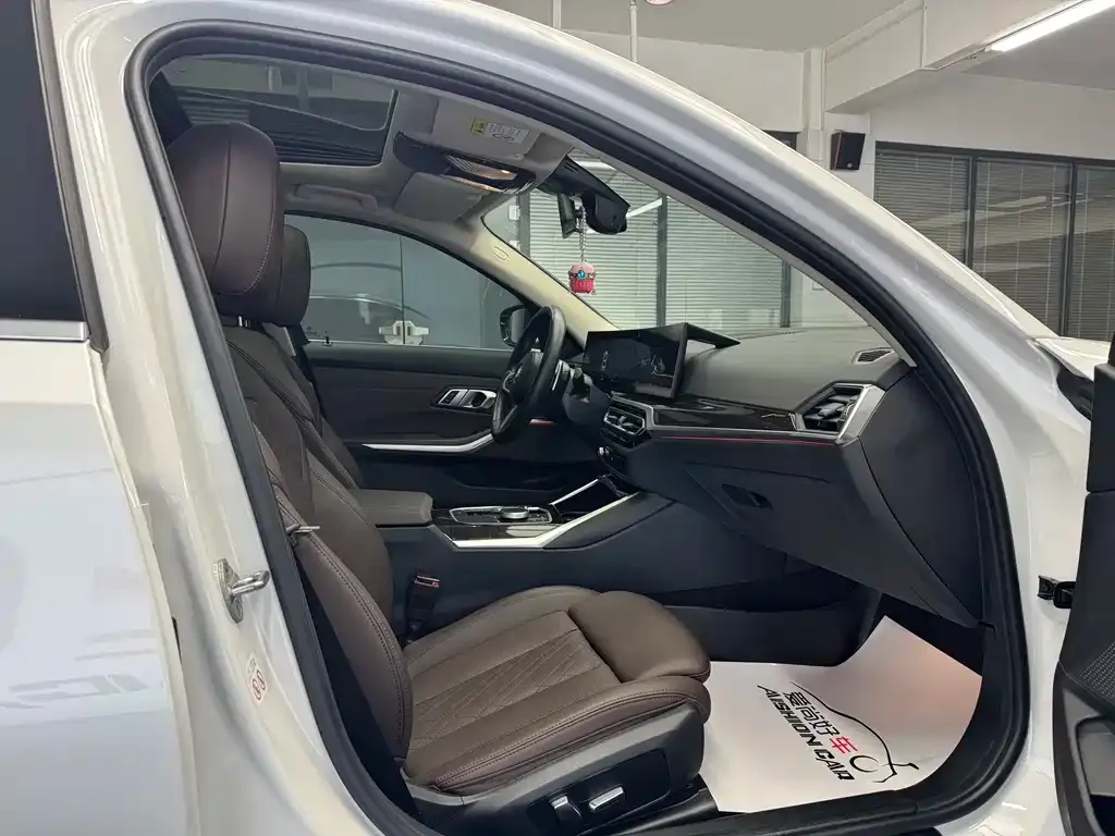 BMW 3 Series 2023 из CN, фото 10