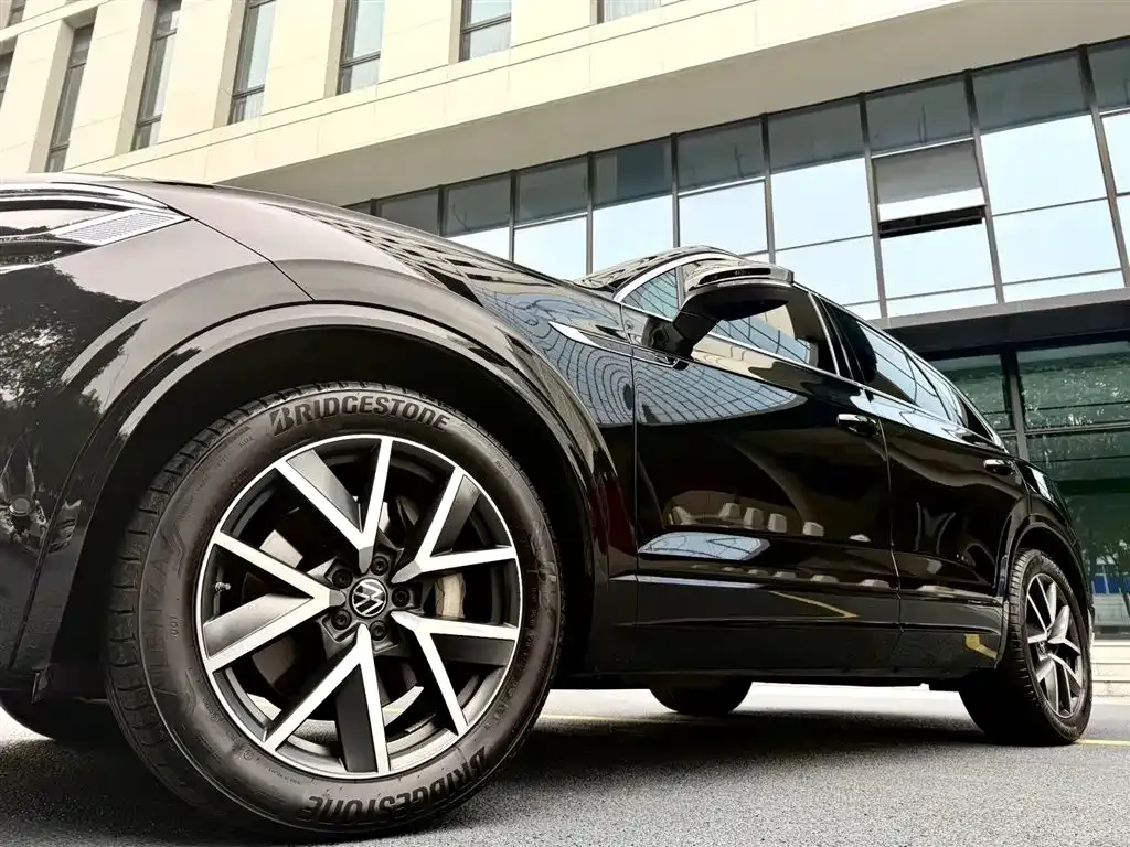 Volkswagen Touareg 2023 из CN, фото 8
