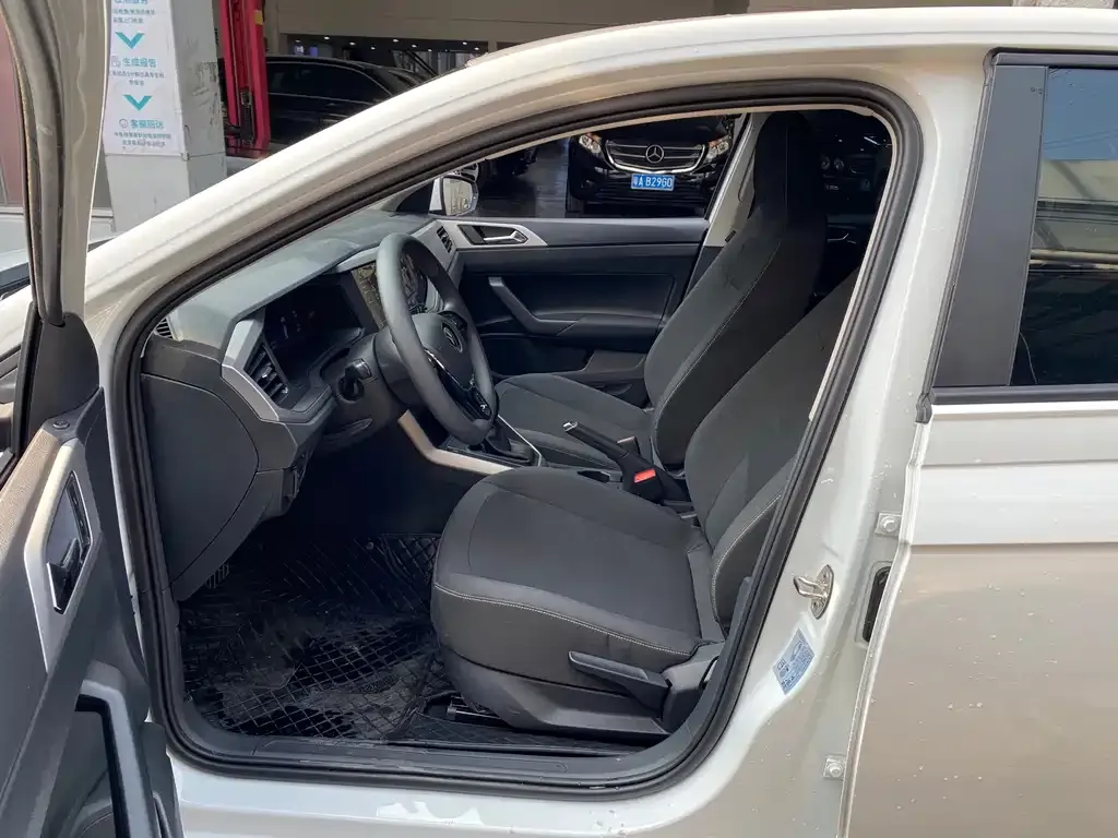 Volkswagen Polo 2025 из CN, фото 2