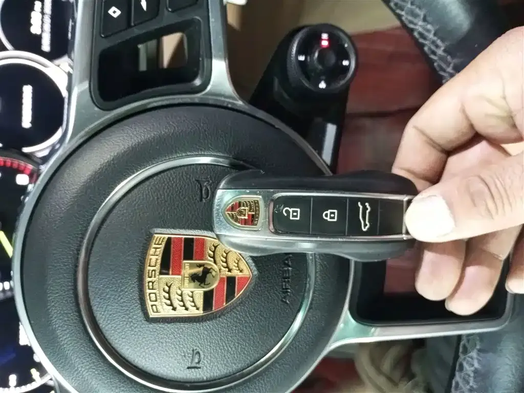 Porsche Cayenne Hybrid 2021 из CN, фото 3