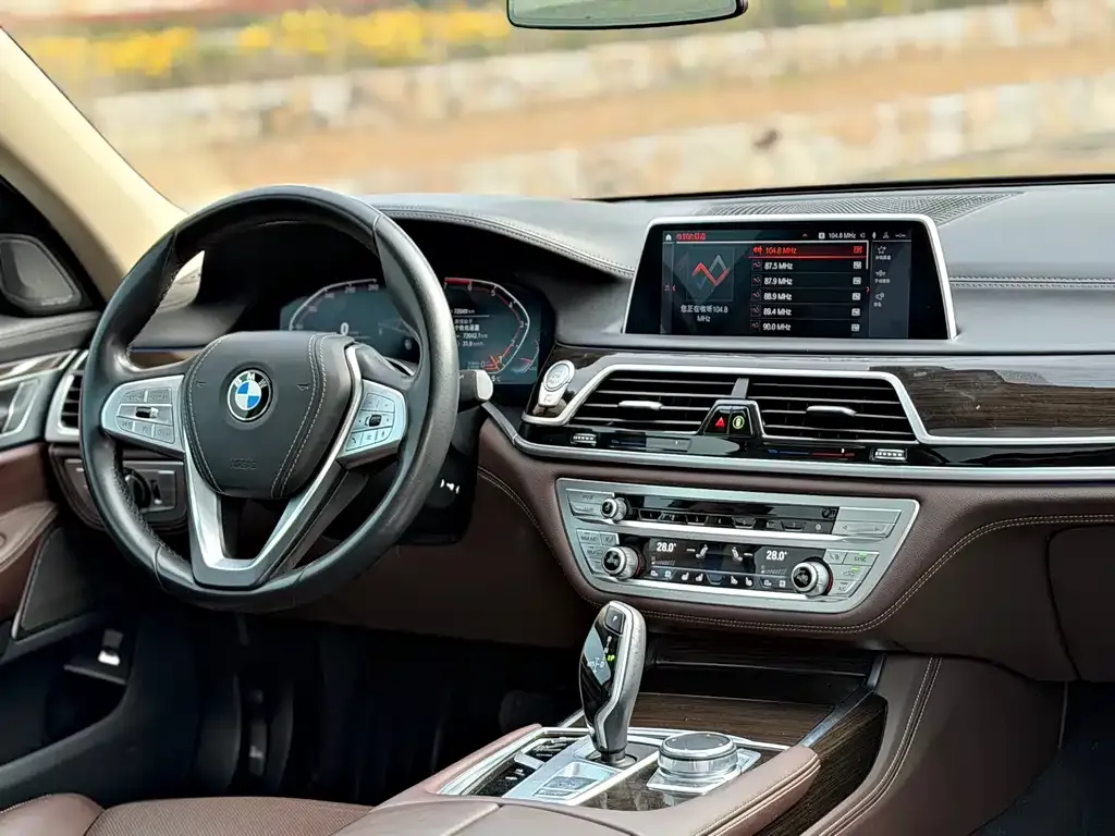BMW 7 Series 2021 из CN, фото 7