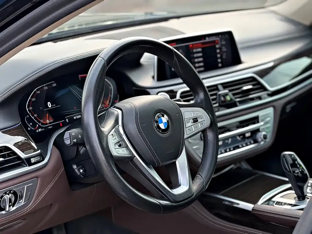 BMW 7 Series 2021 из CN, фото 4