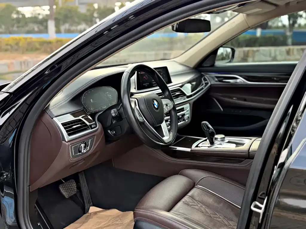 BMW 7 Series 2021 из CN, фото 2