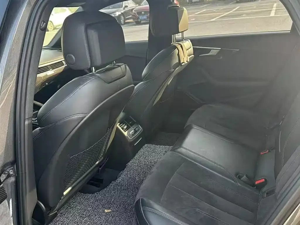 Audi A4L 2023 из CN, фото 5