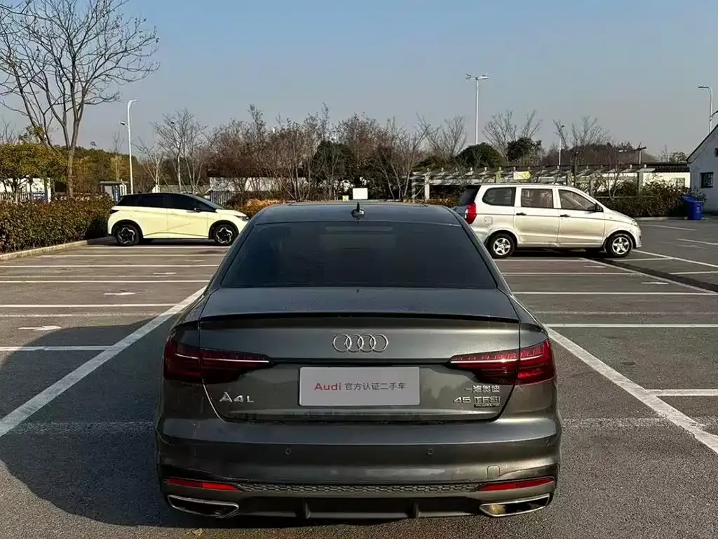 Audi A4L 2023 из CN, фото 8