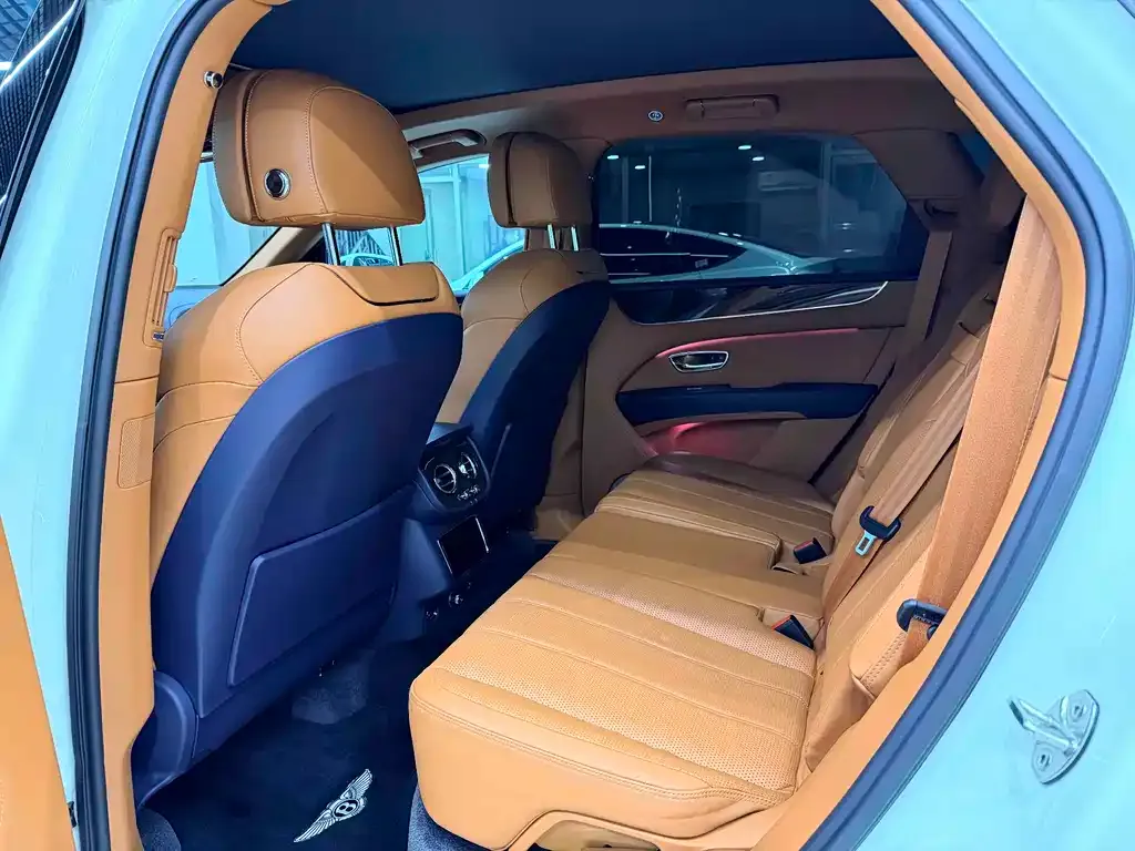 Bentley Bentayga 2021 из CN, фото 3