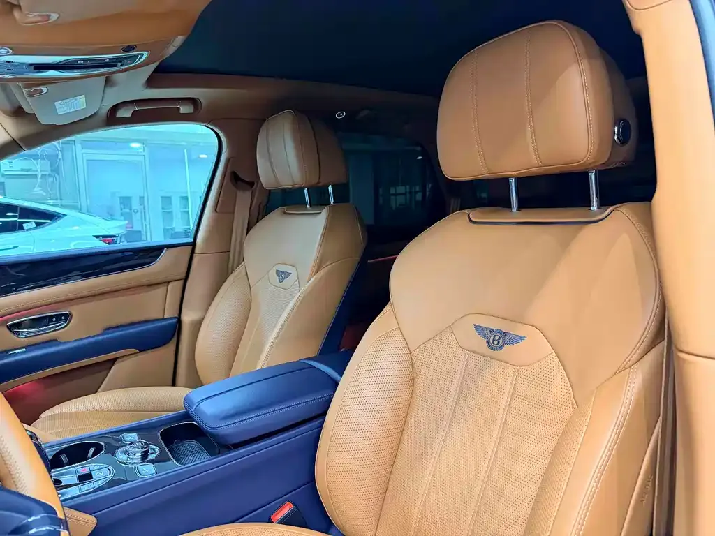 Bentley Bentayga 2021 из CN, фото 8
