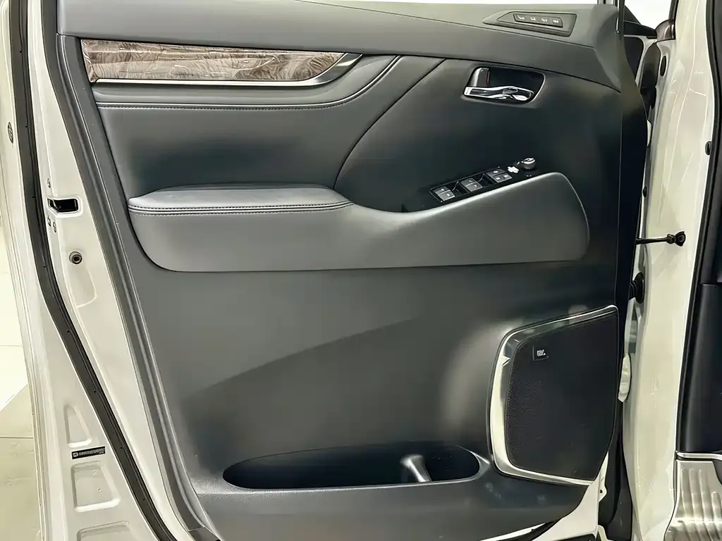 Toyota Alphard 2023 из CN, фото 8