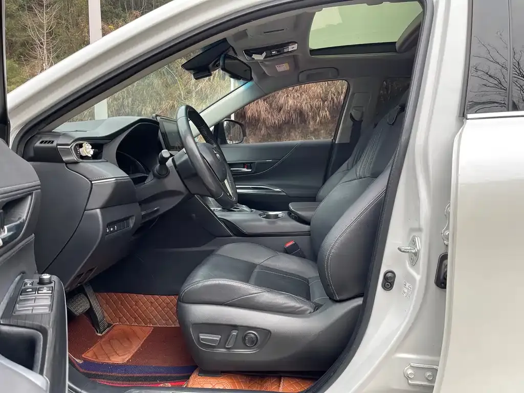 Toyota Harrier 2021 из CN, фото 3