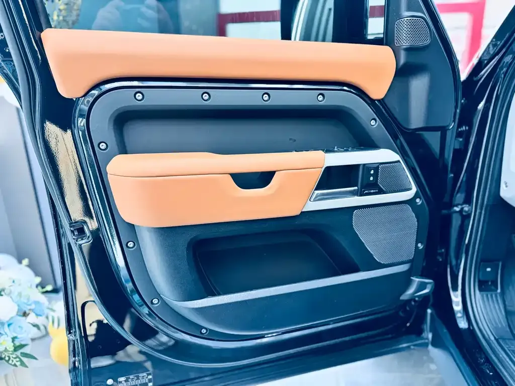 Land Rover Defender 2024 из CN, фото 2