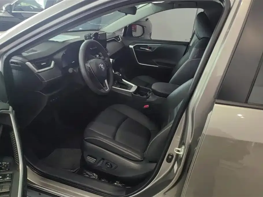 Toyota RAV4 2023 из CN, фото 6