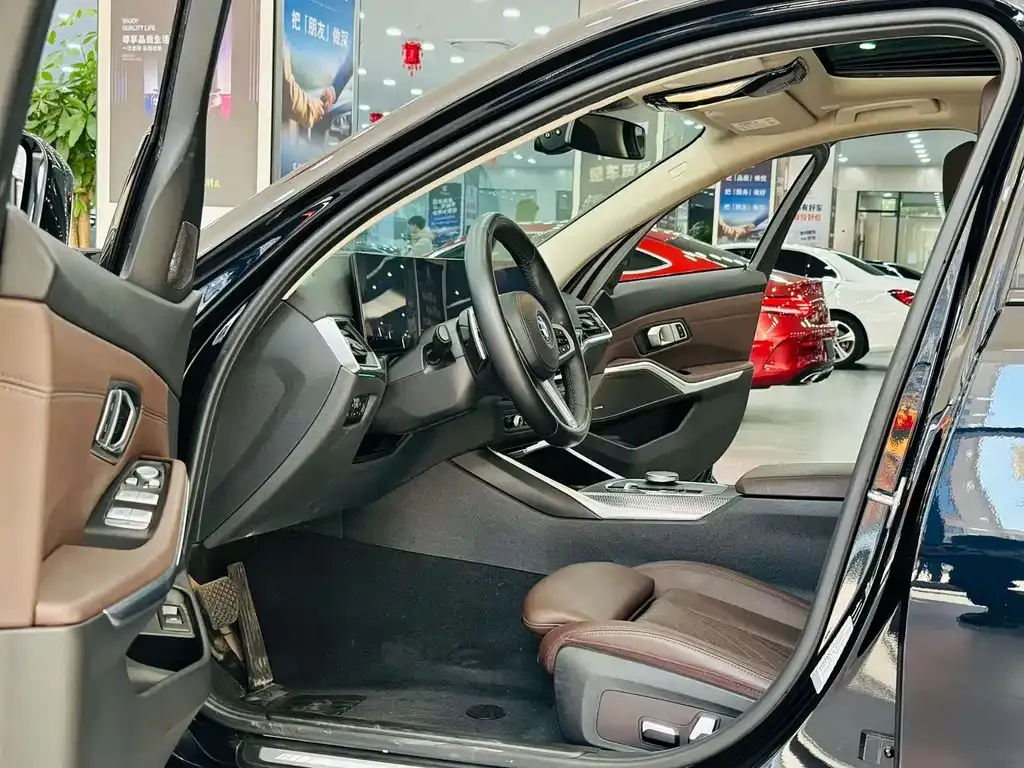 BMW 3 Series 2023 из CN, фото 10
