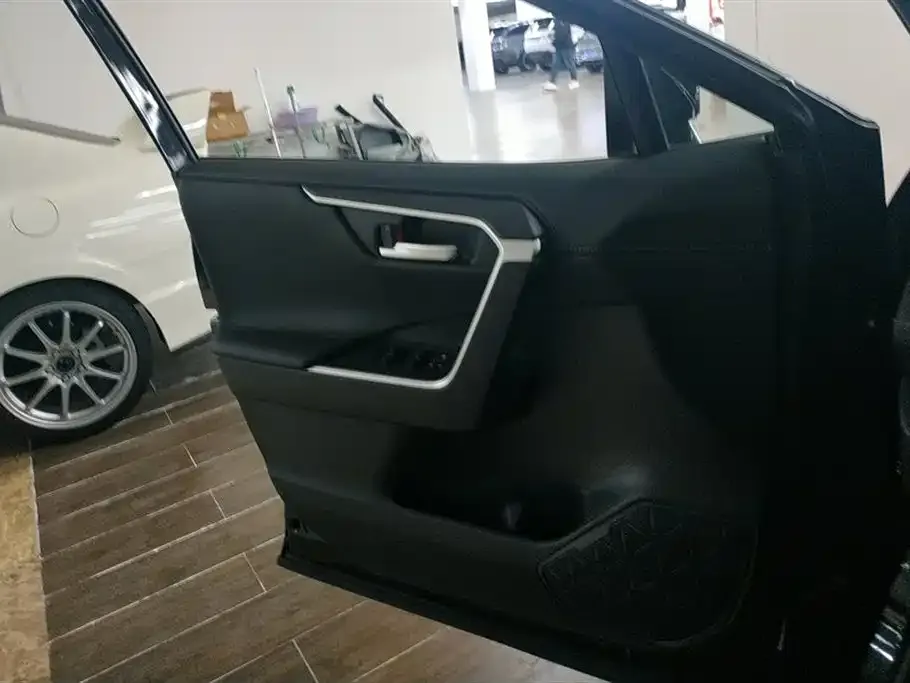 Toyota Wildlander 2023 из CN, фото 8