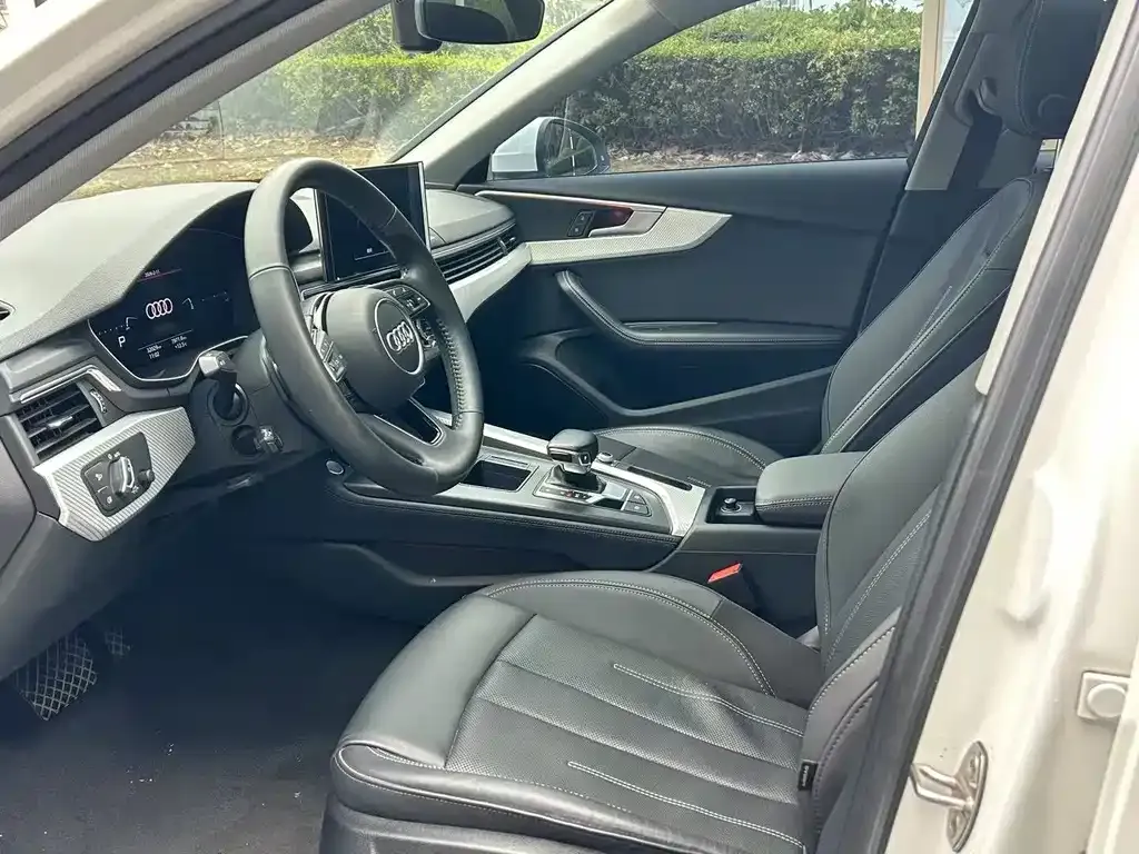 Audi A4L 2021 из CN, фото 2