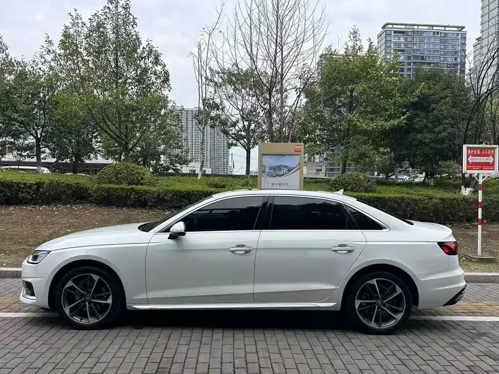 Audi A4L 2021 из CN, фото 9