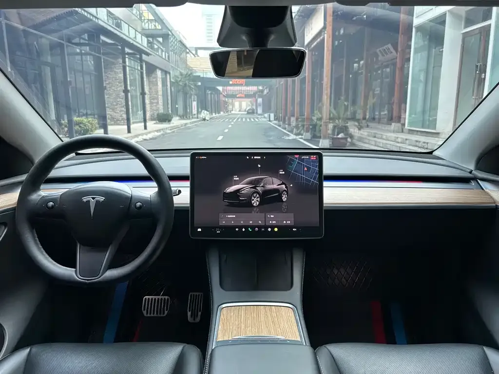 Tesla Model Y — фото 5