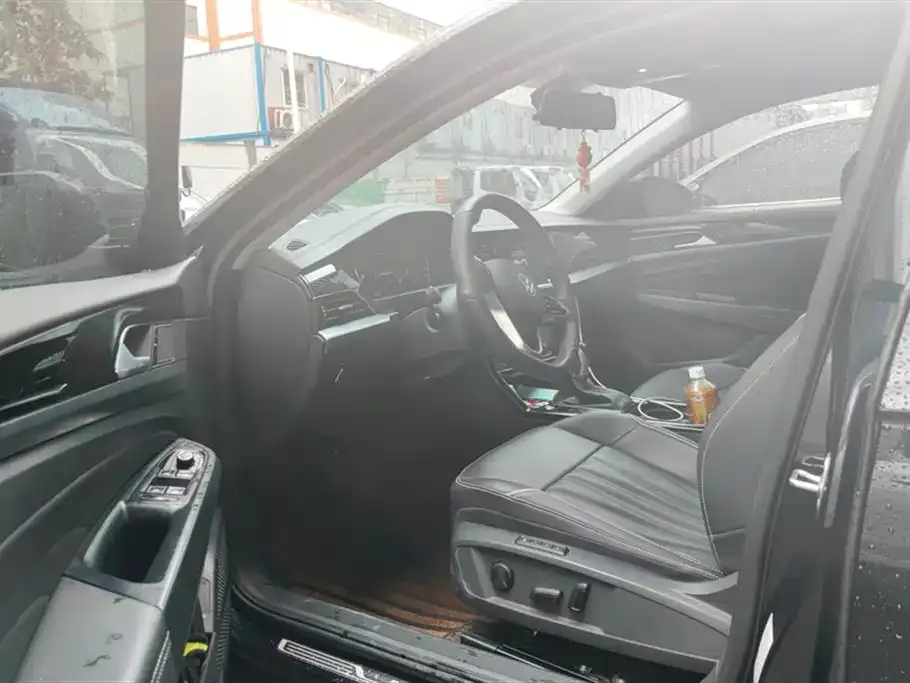 Volkswagen Passat 2024 из CN, фото 2