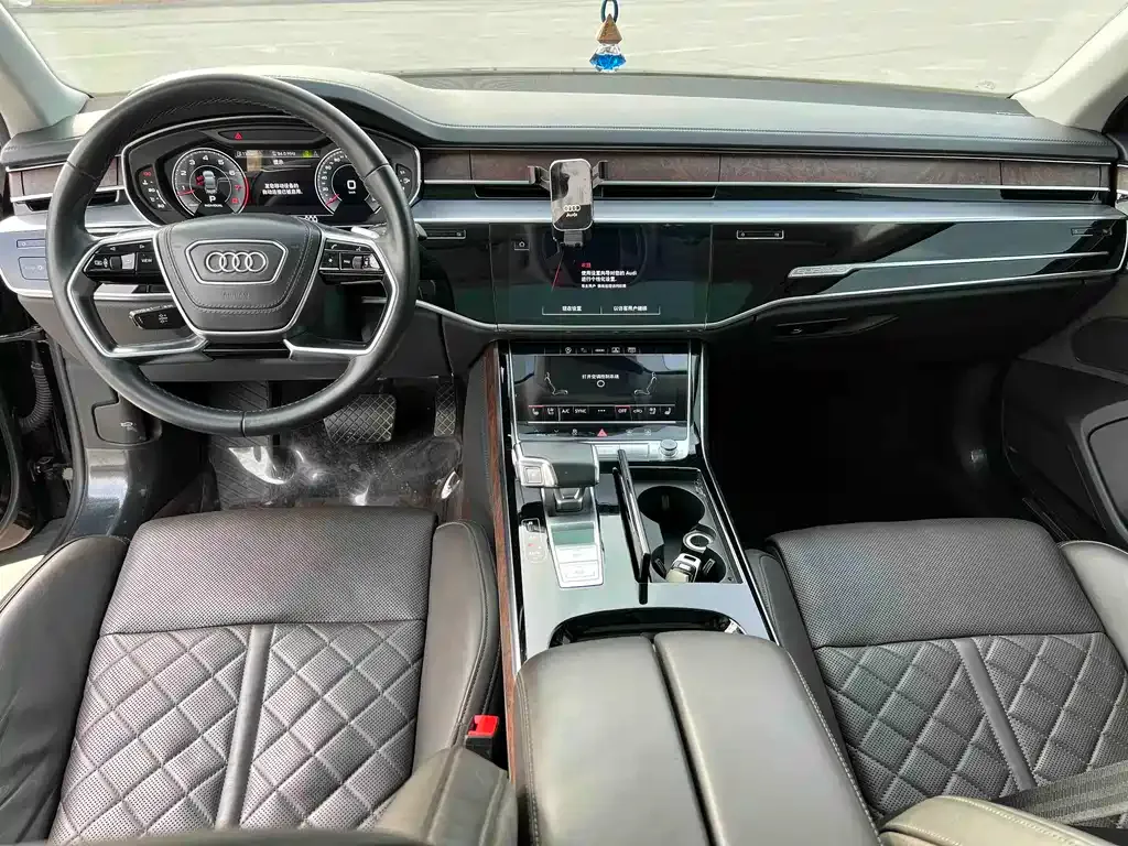 Audi A8 2022 из CN, фото 5