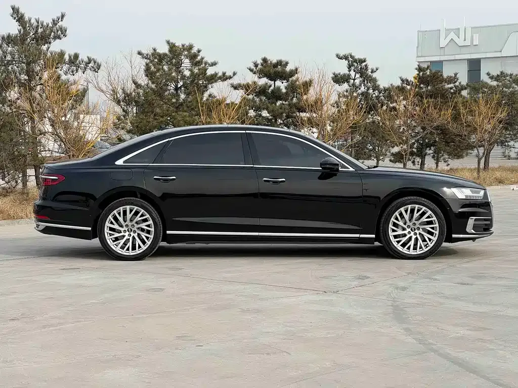 Audi A8 2022 из CN, фото 3