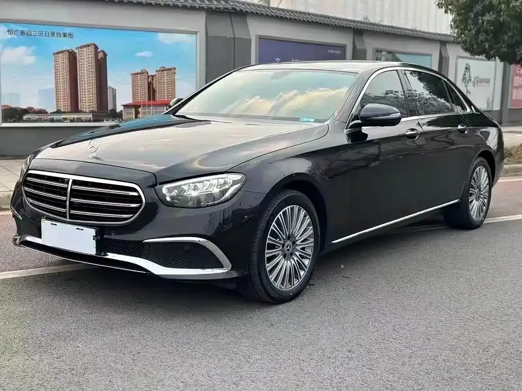 Mercedes-Benz E-Class — фото 1