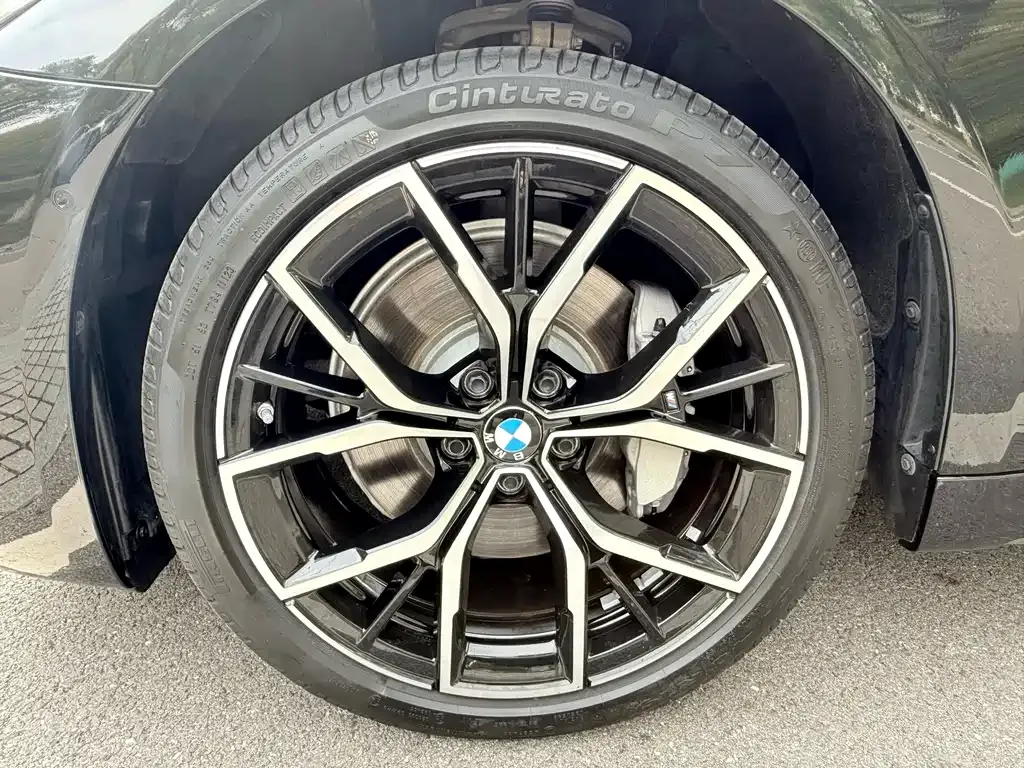 BMW 5 Series 2023 из CN, фото 5