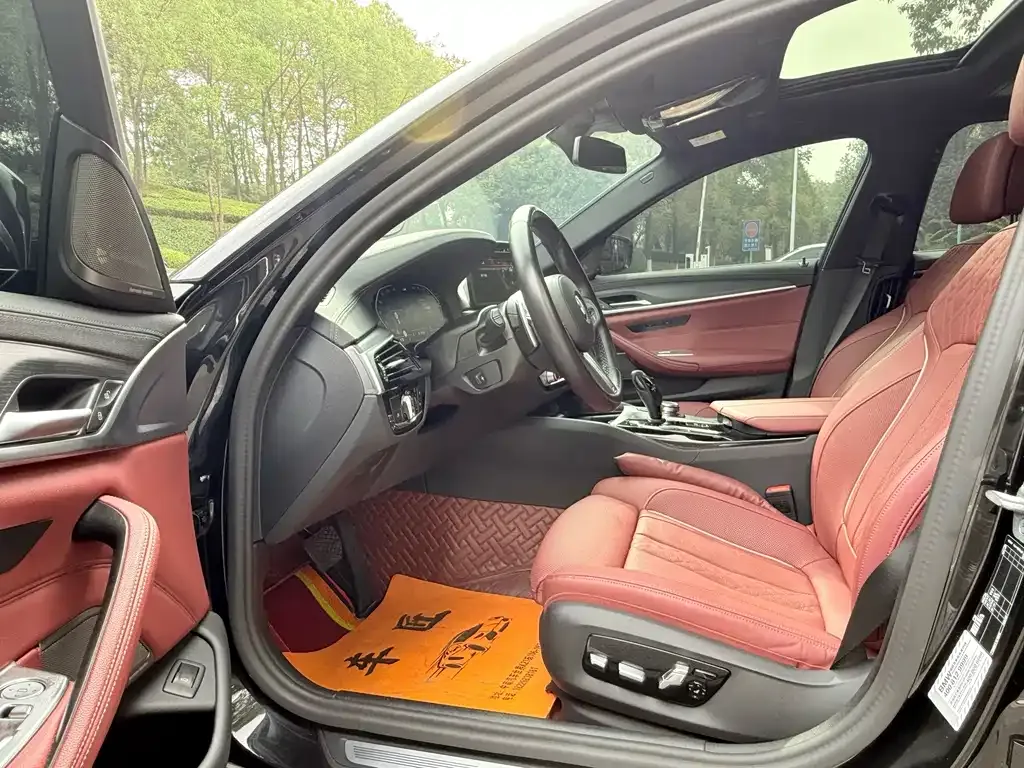 BMW 5 Series 2023 из CN, фото 7