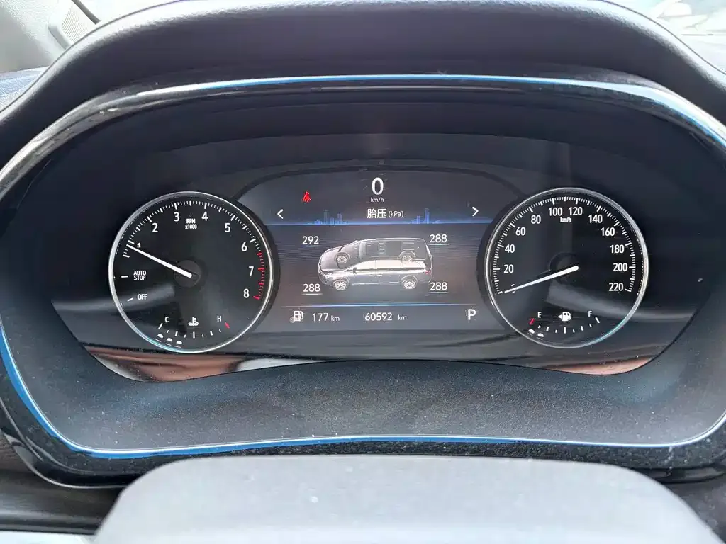 Buick GL8 2023 из CN, фото 2