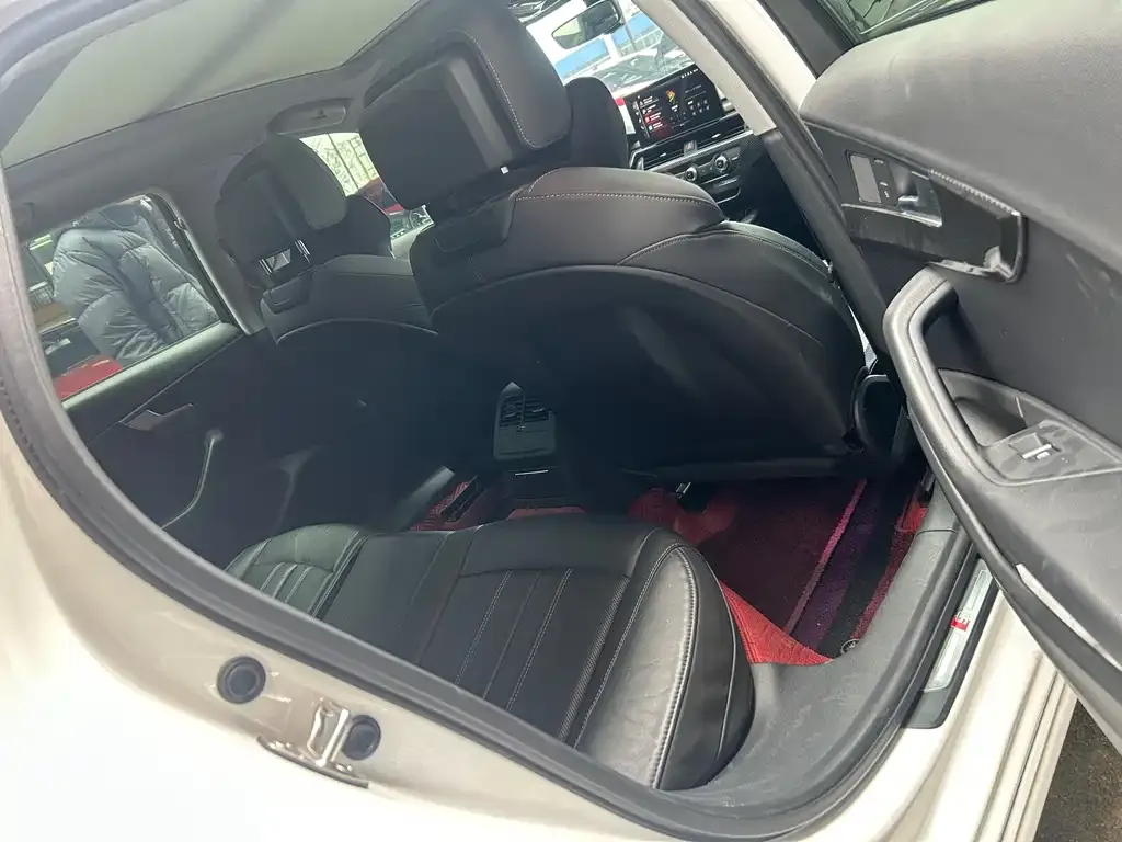 Audi A4L 2021 из CN, фото 2