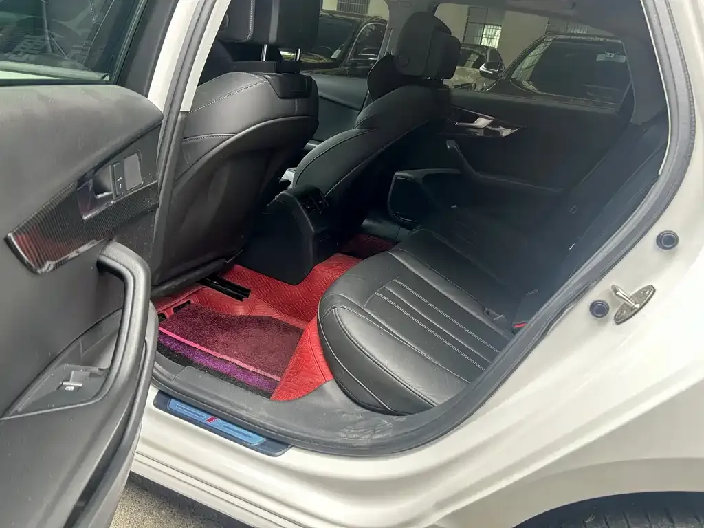 Audi A4L 2021 из CN, фото 7