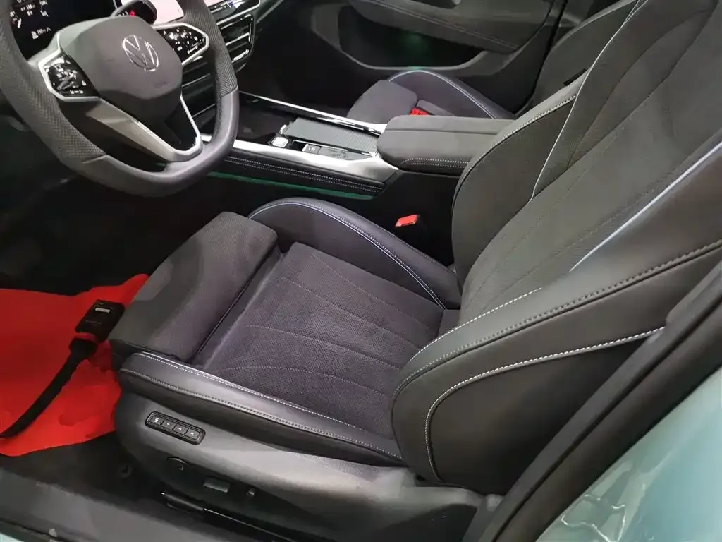 Volkswagen Passat 2024 из CN, фото 10