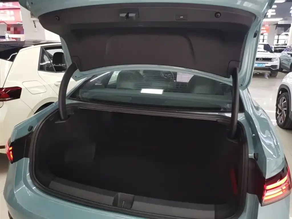 Volkswagen Passat 2024 из CN, фото 2