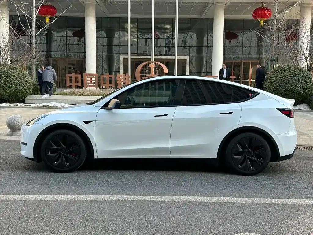 Tesla Model Y 2024 из CN, фото 9