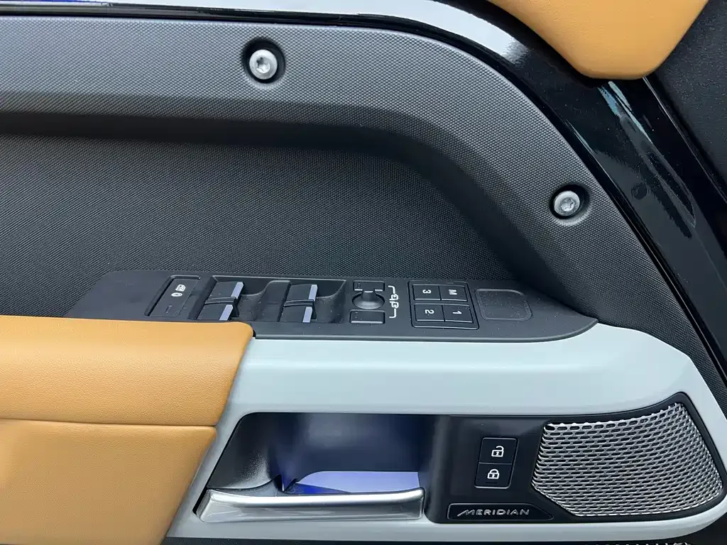 Land Rover Defender 2023 из CN, фото 9