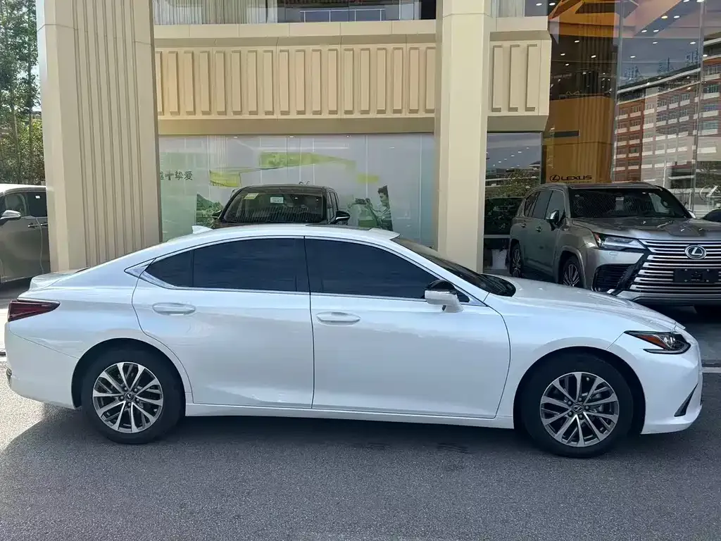 Lexus ES 2024 из CN, фото 2