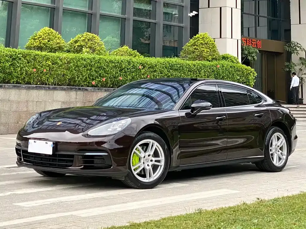 Porsche Panamera — фото 1