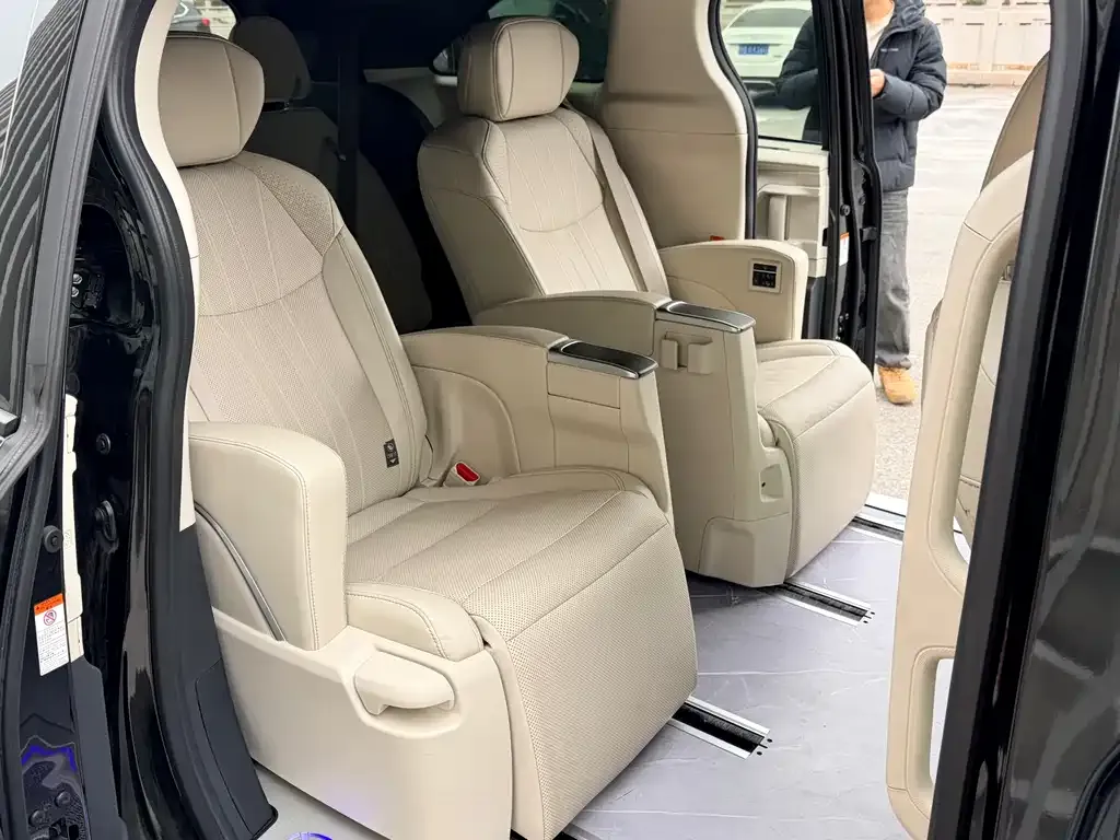 Toyota Granvia 2025 из CN, фото 10