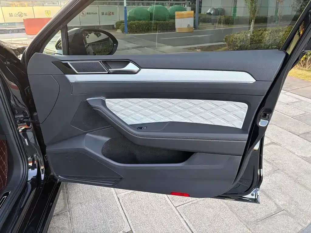Volkswagen Magotan 2023 из CN, фото 3